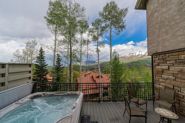 Building Photo - 100 Aspen Ridge Dr