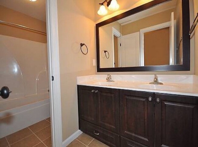 Primary Photo - 5435 Everlook Cir