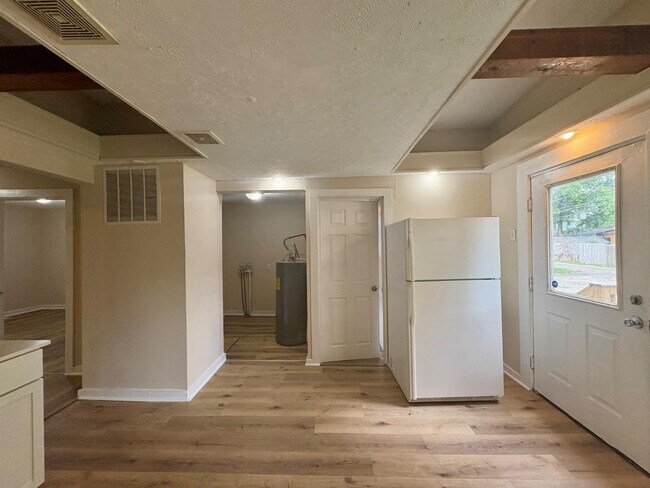 Building Photo - 401 Harlan St