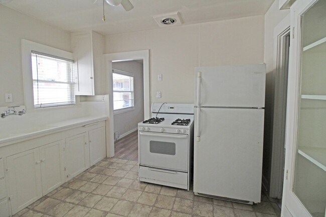 Building Photo - 1018 7th St