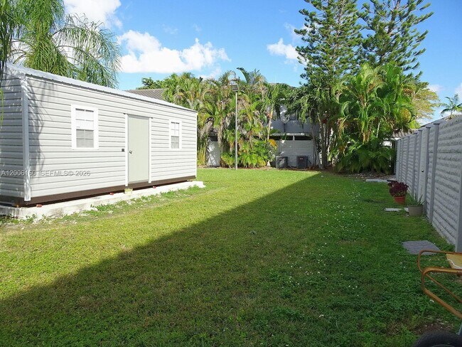 Building Photo - 7921 SW 152nd Ave