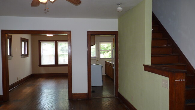 Building Photo - 122 E Tompkins St