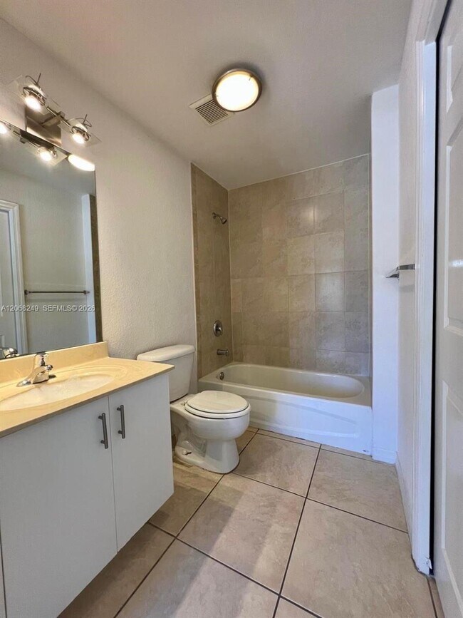 Building Photo - 3824 SW 48th Ave