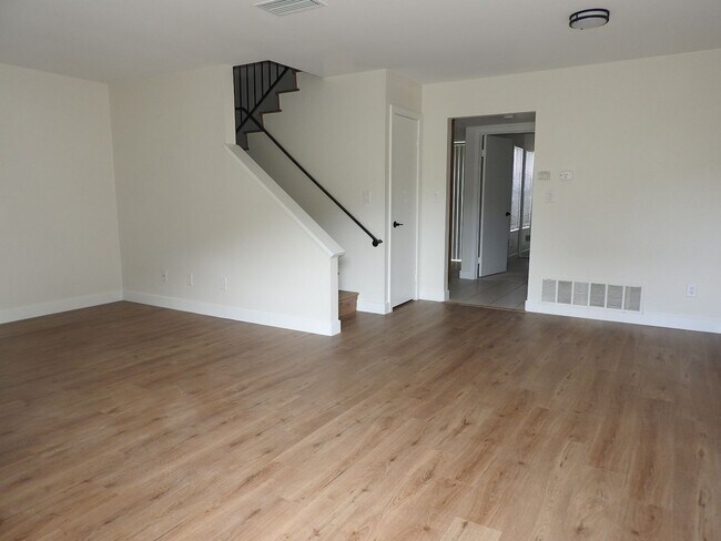 Building Photo - 4845scru