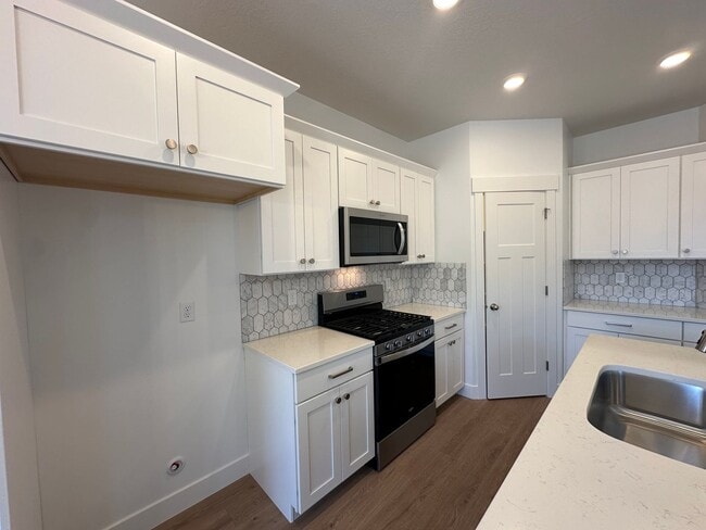 Building Photo - 5228 Acacia Dr