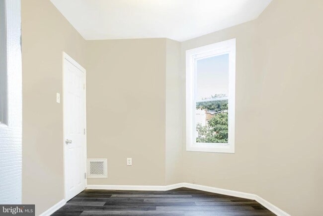 Building Photo - 2137 Mifflin St