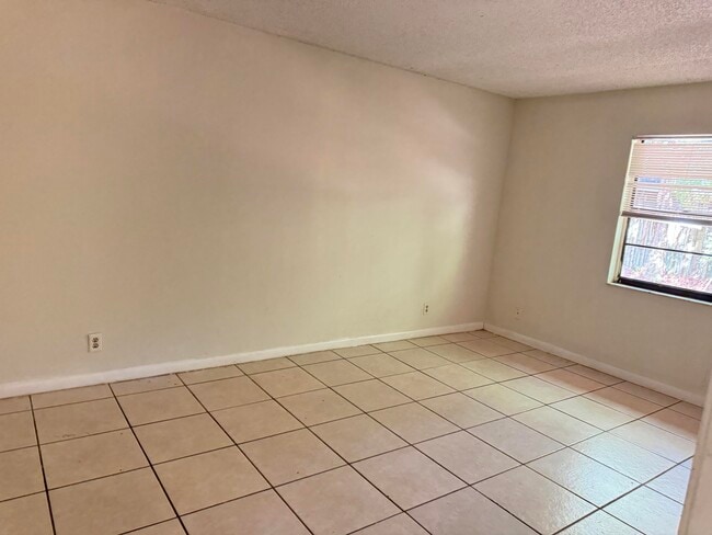 Building Photo - 1119 Goldenrod Rd