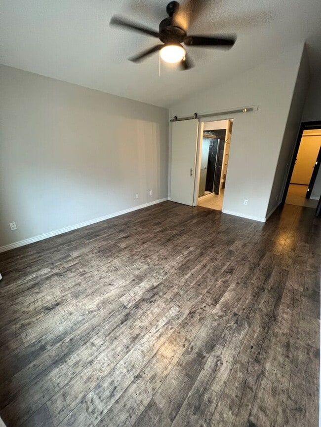 Building Photo - HOUSE FOR RENT