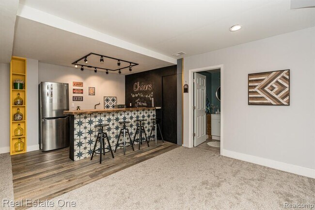 Building Photo - 124 Oakland Crest Dr