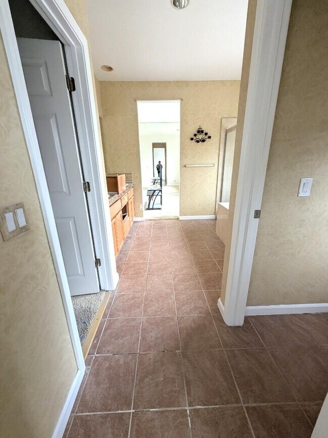 Building Photo - 1901 Oregano Way