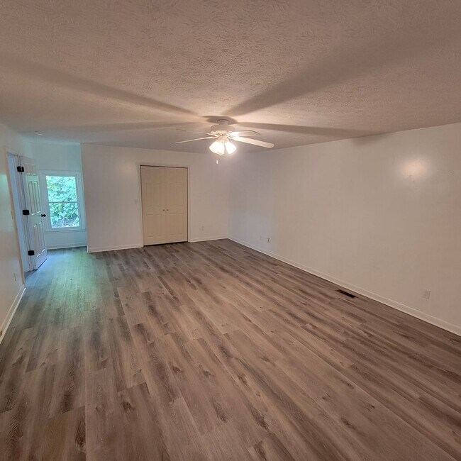 Building Photo - 3/2 -Bonus Room & Basement-Livingston