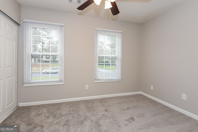 Building Photo - 461 Barnsdale Dr