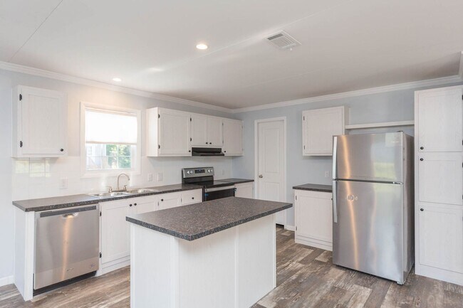 Building Photo - Cozy 3 bedroom 2 bathroom home in Hudson FL!!