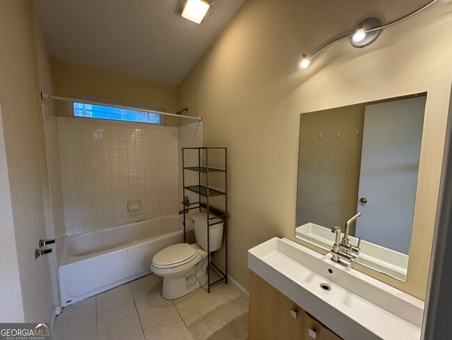 Building Photo - 283 Athens Ave