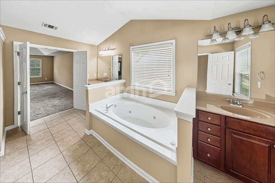 Building Photo - 1830 Madrid Falls Dr