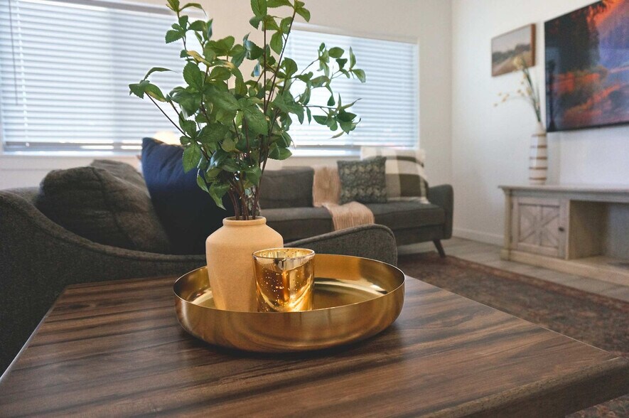 Building Photo - 5643 E Bollo St