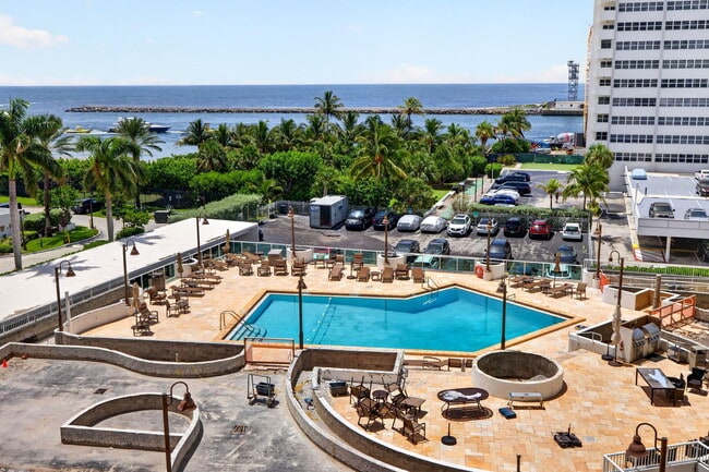 Building Photo - 2000 S Ocean Dr