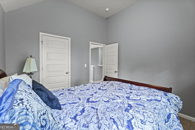 Building Photo - 6870 Diamond Dr