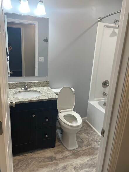 Building Photo - 1812 Briarwood Dr