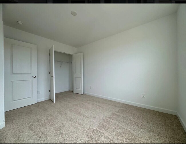 Building Photo - 3046 Deptford St