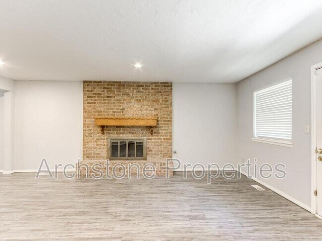 Building Photo - 2524 Boxwood Ave