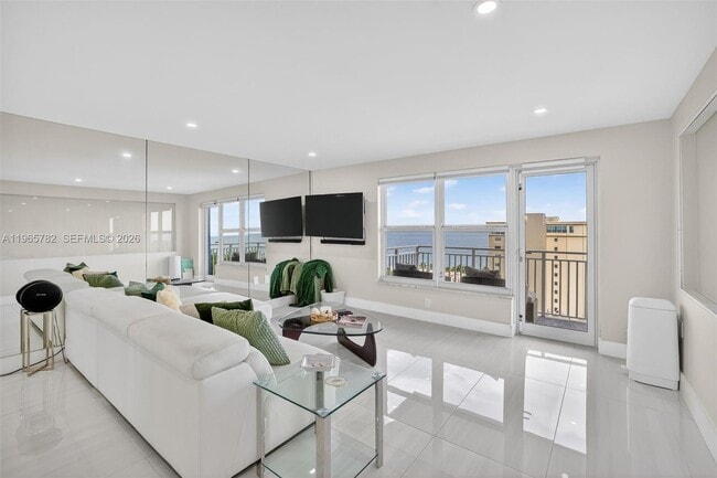 Building Photo - 3000 E Sunrise Blvd