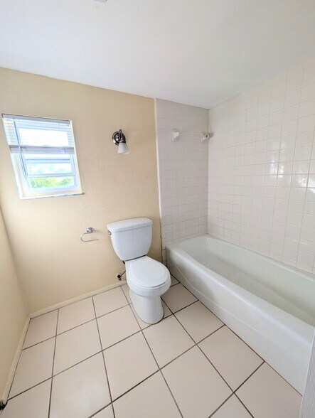 2nd Bath - 1118 15th St W