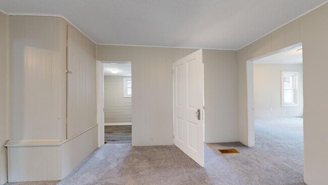 Building Photo - Cudell Area - 2 Bedrooms - 1 Bath - Single...