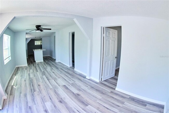 Building Photo - 3917 E Hanna Ave