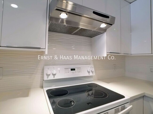 Building Photo - 730 W 4th St