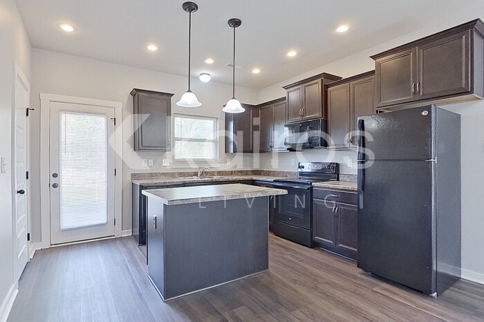 Building Photo - 130 Ivy Meadow Cir