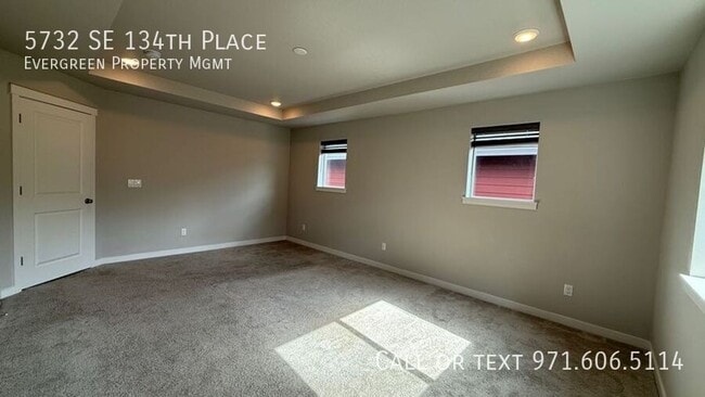 Building Photo - 5732 SE 134th Pl