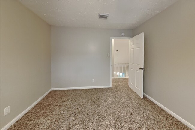 Building Photo - 3238 Three Pines Dr