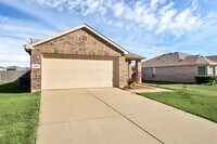Building Photo - 515 Elm Grove
