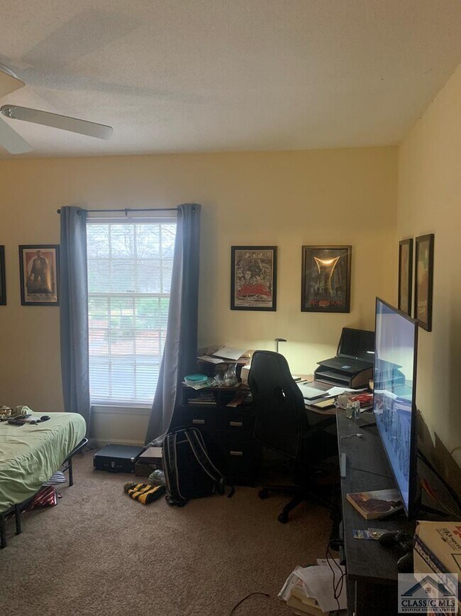 Building Photo - 350 S Pope St