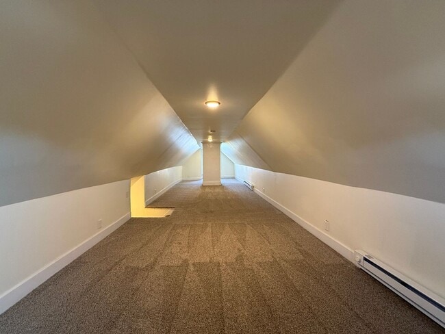 Building Photo - Updated 3BR house with fenced yard!