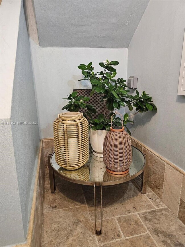 Building Photo - 131 Zamora Ave