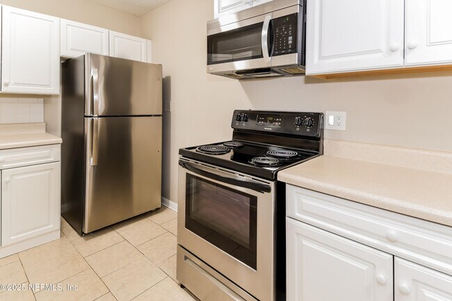 Building Photo - 1146 Busac Ave