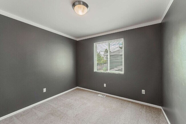 Building Photo - This is a beautiful property in the Savana...