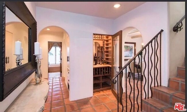 Building Photo - 1407 N Beverly Dr