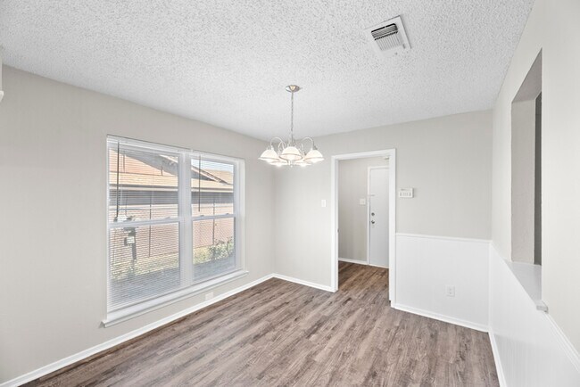 Building Photo - 6816 Westglen Dr