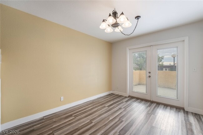 Building Photo - 3949 S Torrey Pines Dr