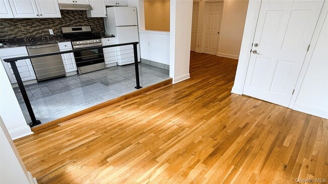 Building Photo - 50-21 Celtic Ave