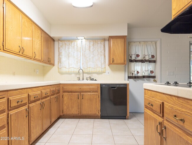 Building Photo - 11417 N 103rd Ave