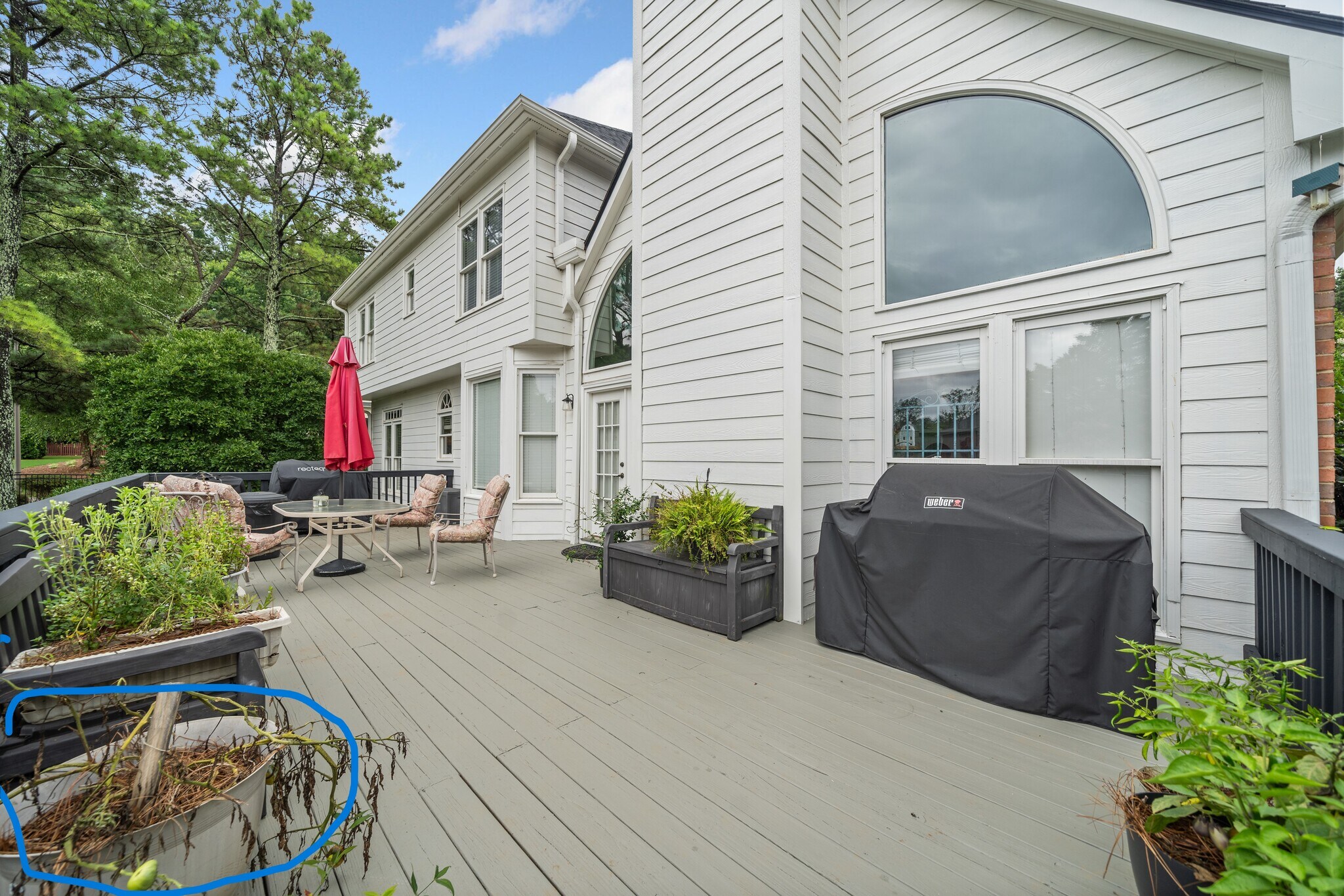 Oversized deck - 600 Lyndhurst Cir