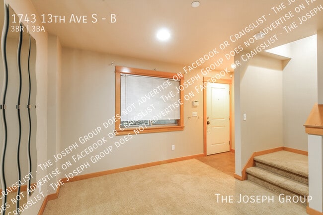 Building Photo - 1743 13th Ave S