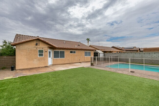 Building Photo - 437 Waterwheel Falls Dr