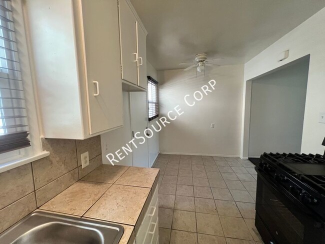 Building Photo - 1 Bedroom Single Story Condo for Rent in P...