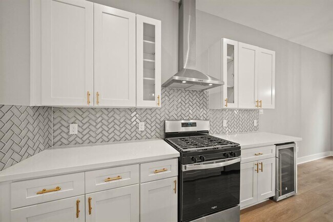 Building Photo - 823 Woodcrest Dr