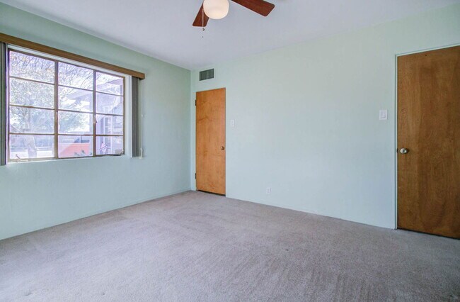 Building Photo - 1301 W Mulberry Dr